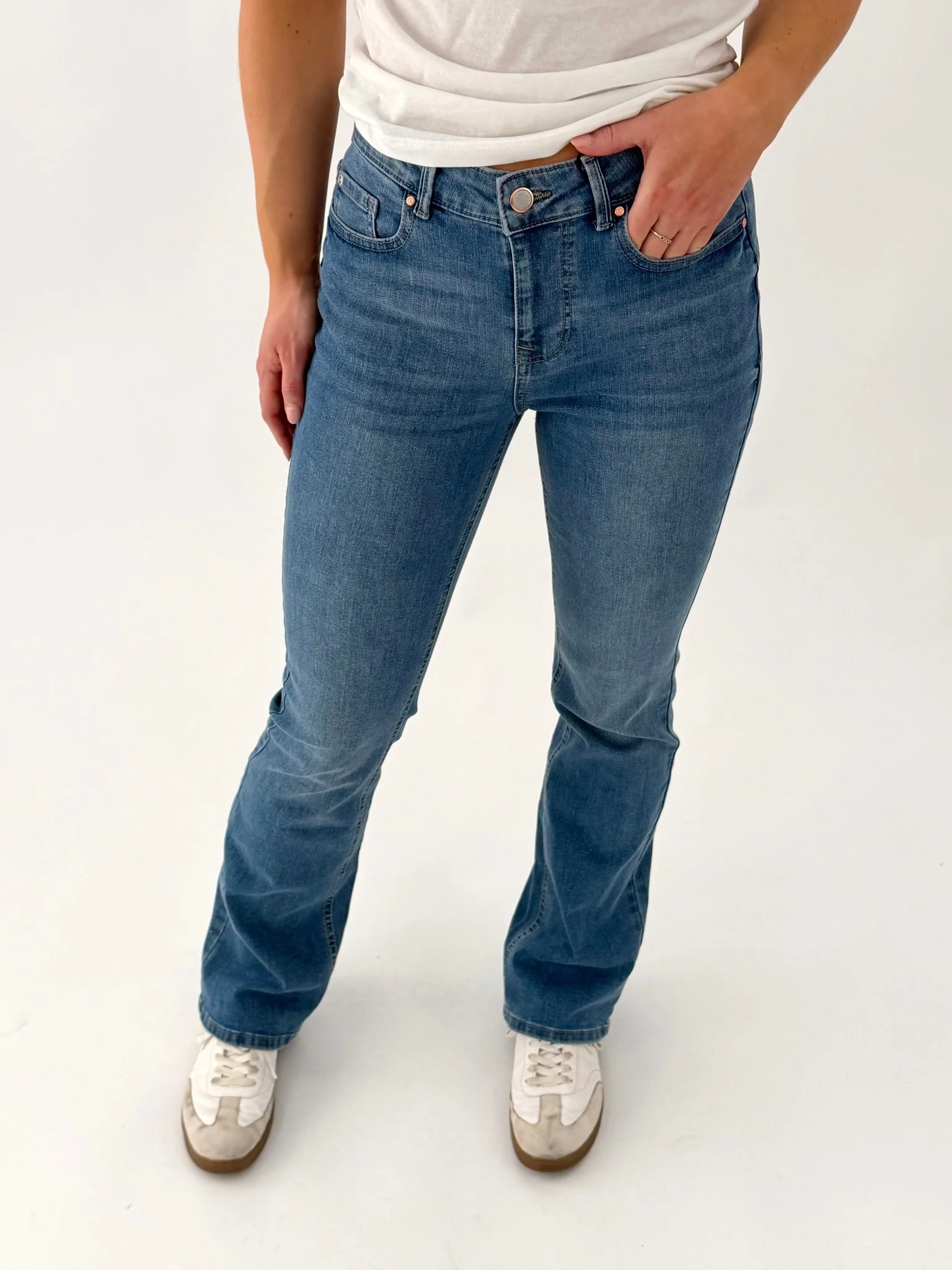 VMFLASH Pocket Jeans - Light Blue Denim - Image 3