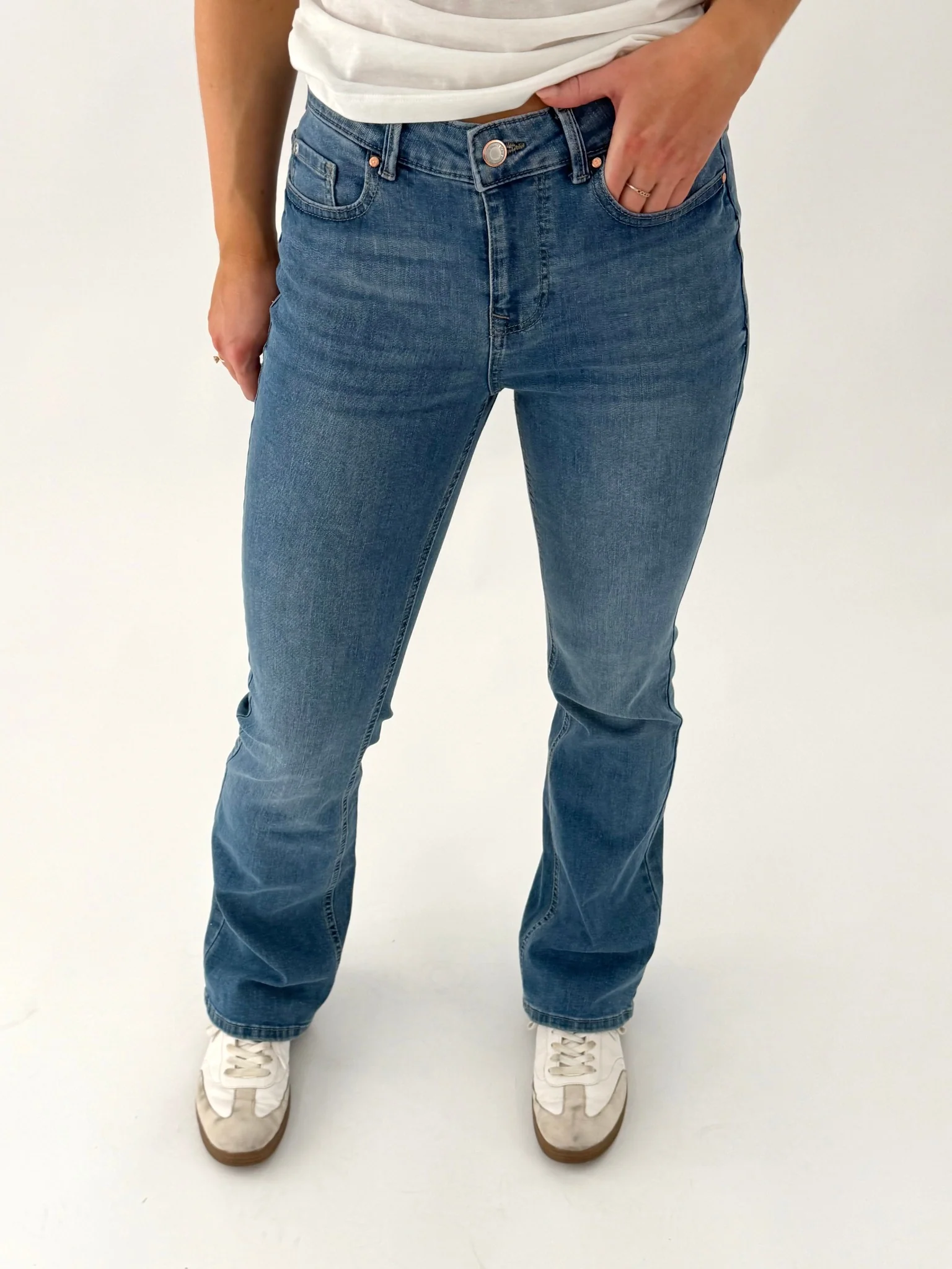 VMFLASH Pocket Jeans - Light Blue Denim - Image 4