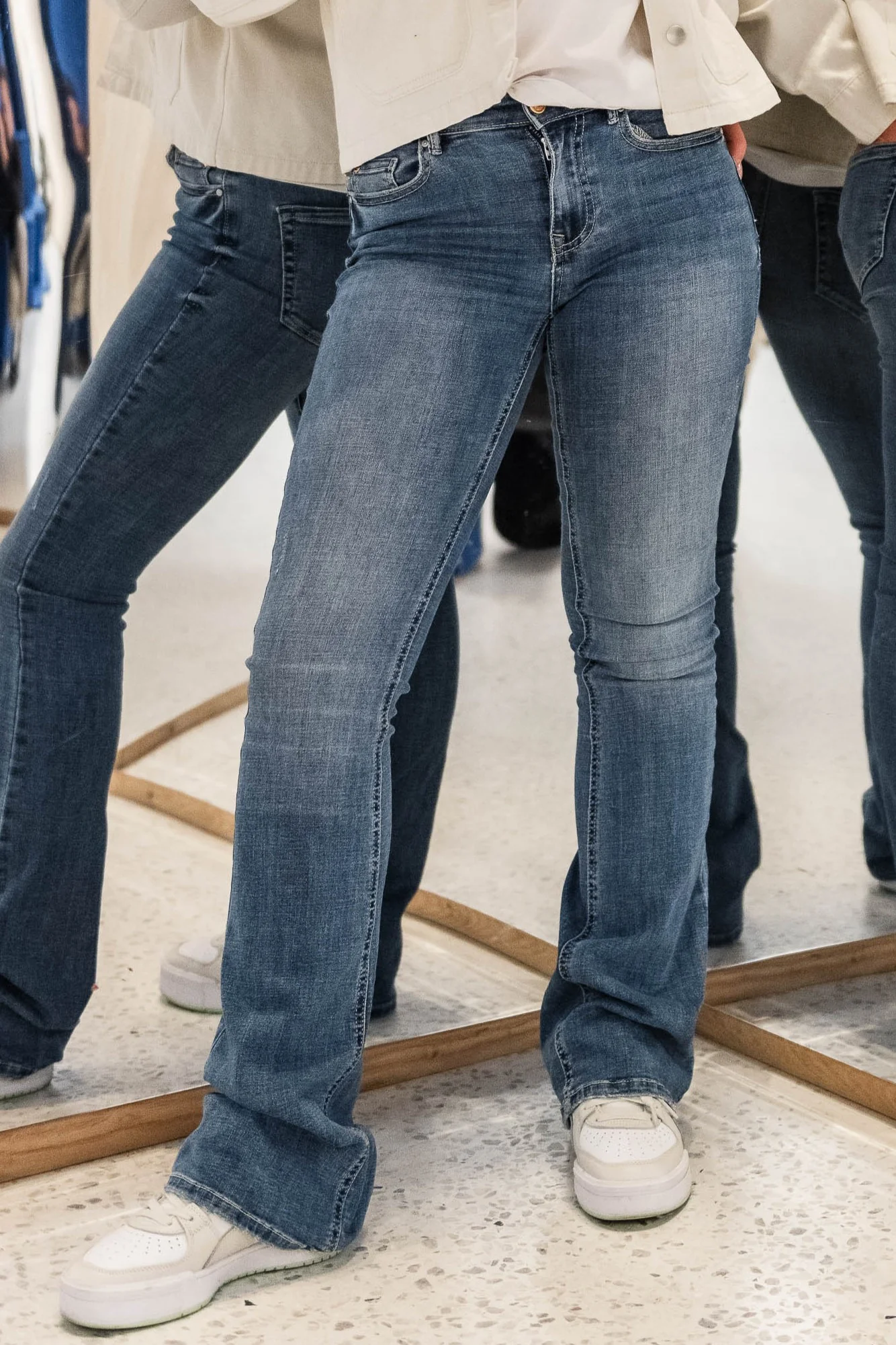 VMFLASH Flared Jeans - Medium Blue Denim - Image 4