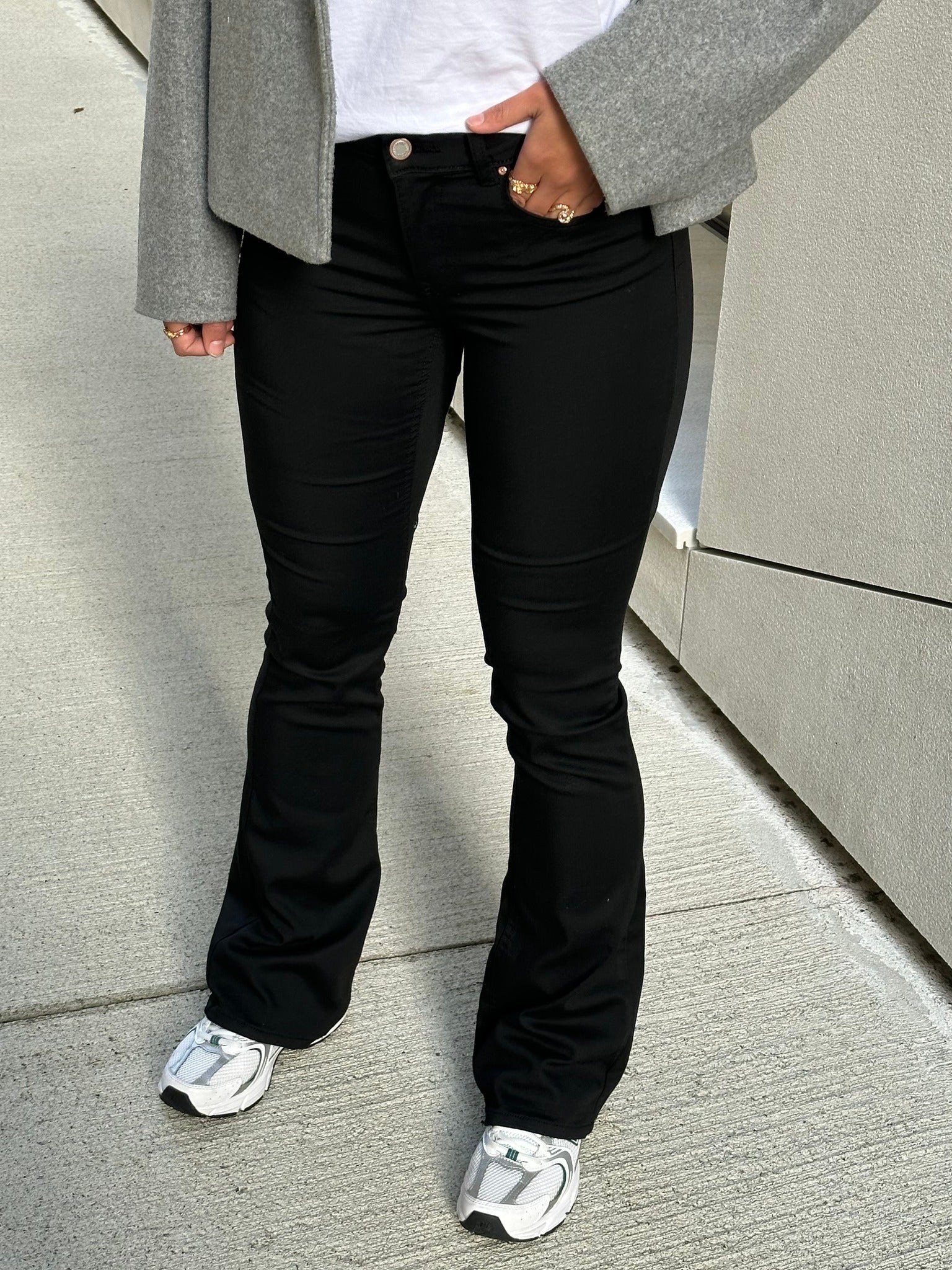 VMFLASH Flared Jeans - Black - Image 6