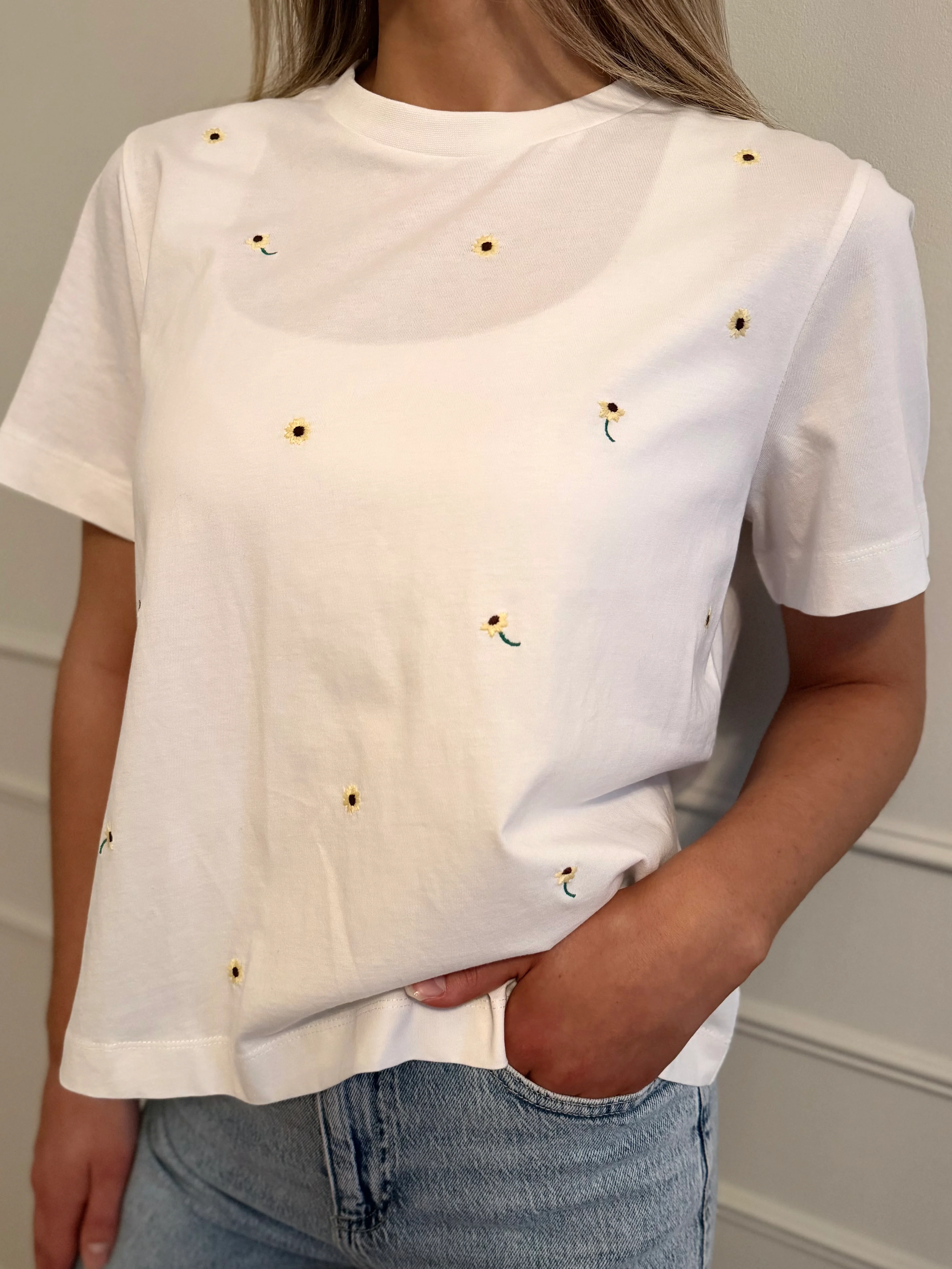 VMSOLA T-Shirt - Snow White - Image 5